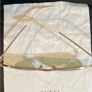 Gucci aviator sunglasse( can be men or women)